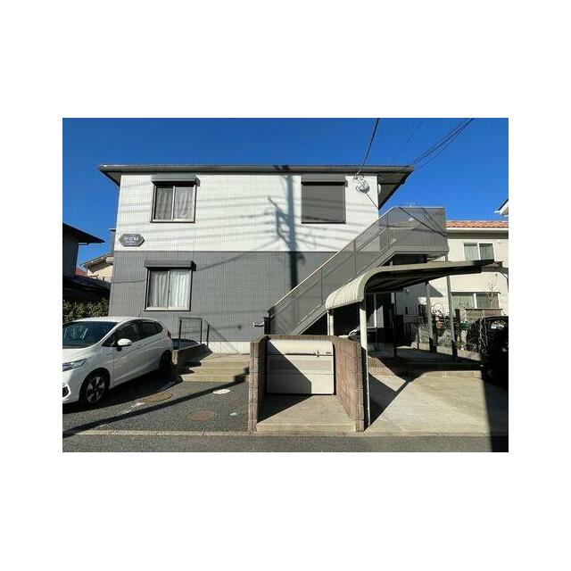 住宅街に立地しており、落ち着いた雰囲気の物件です。