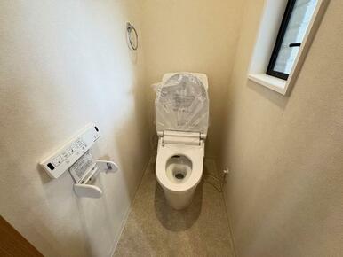 「トイレ」1階、2階各階にトイレあり