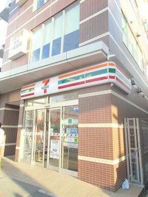 セブンイレブン横浜反町駅前店