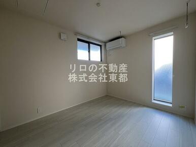 ２面採光なので、明るく風通しのよい過ごしやすいお部屋です♪