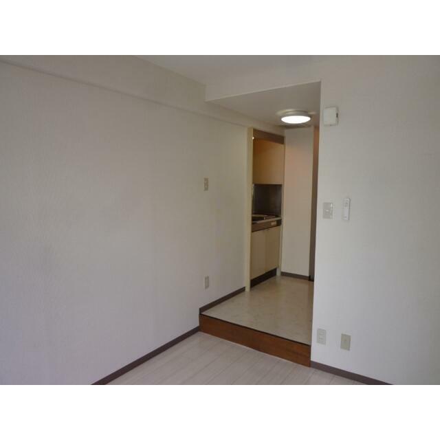 同間取りの別部屋の写真になります。勉強優先。