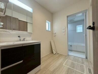 ゆとりのある脱衣室