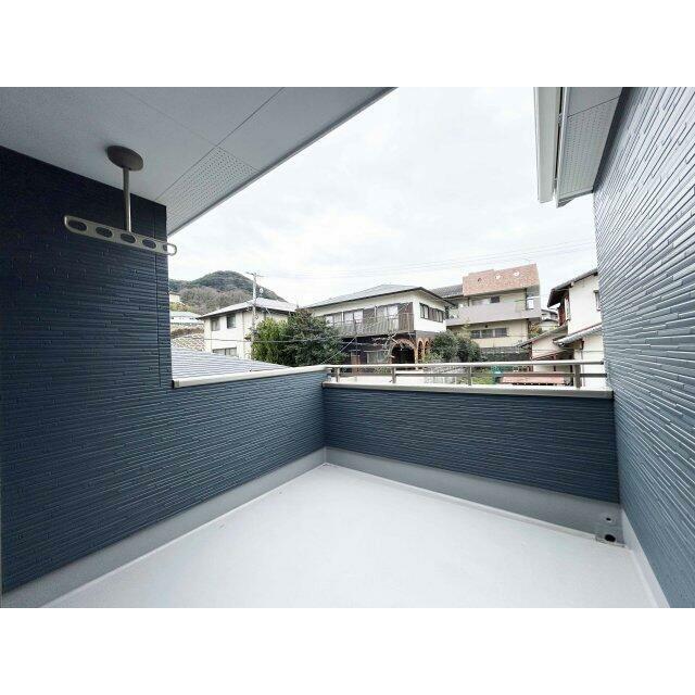 ワイドバルコニーで洗濯物もたくさん干せます。