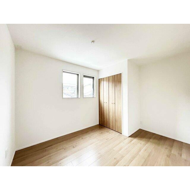 5.2帖洋室です。クローゼット完備です。