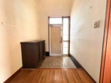 明るい玄関です