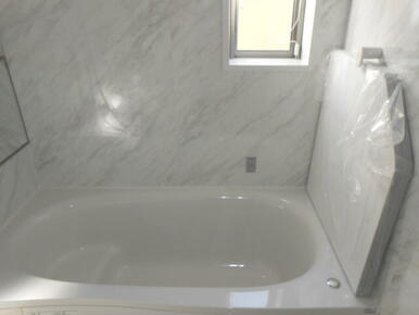 浴室換気暖房乾燥機付・風呂フタはパネルタイプ・節水シャワー・ＬＥＤ照明