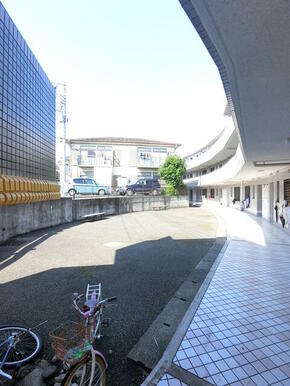 ☆敷地内に遊び場があります☆