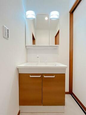 「洗面台」新品交換済。