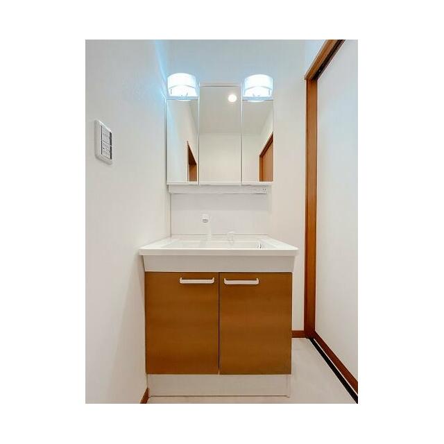「洗面台」新品交換済。