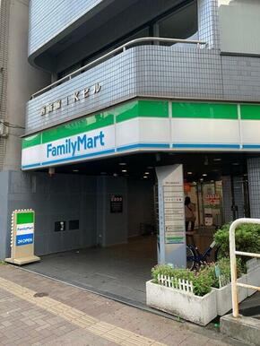 ファミリーマートサンズ西新宿店