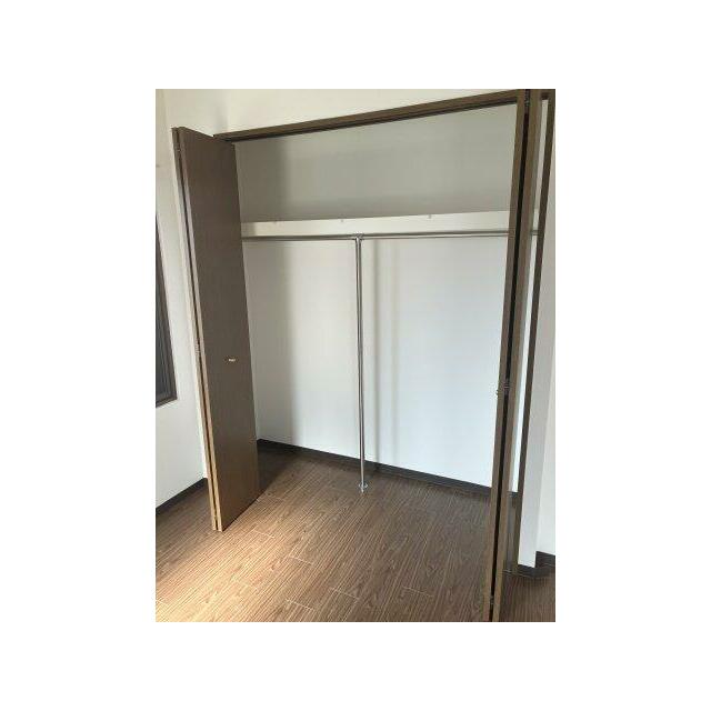 西側洋室の収納です