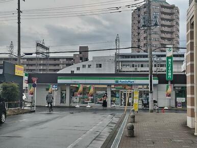 ファミリーマート 小手指駅北口店