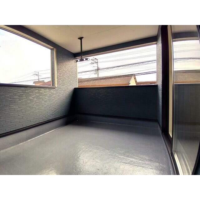 屋根付きバルコニーなので安心ですね