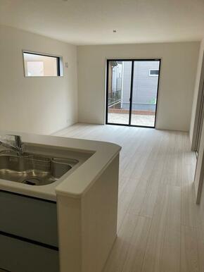 家具の配置で個性が光るリビング（3号棟）