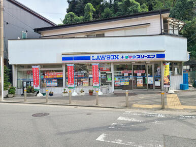 コンビニ「ローソン・スリーエフ不入斗店」