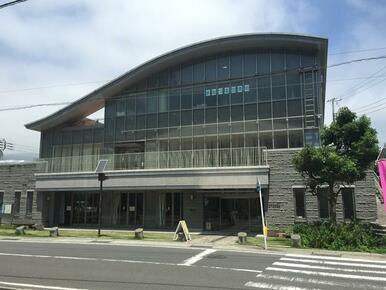 真鶴町まなづる図書館