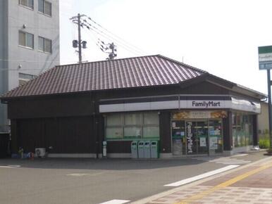 ファミリーマート武雄温泉駅前通り店