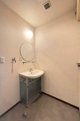 【洗面所】室内洗濯機置き場＆お洒落れなシャンプードレッサー♪