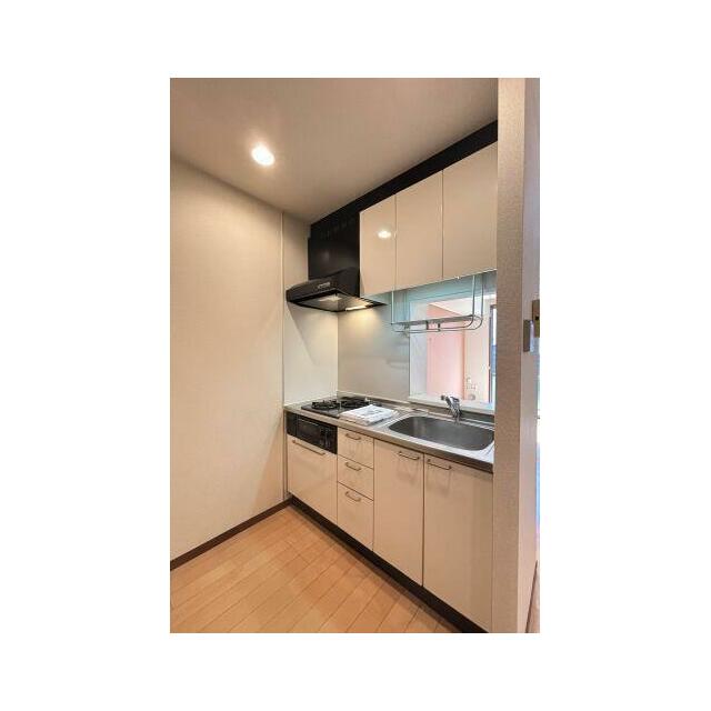 【キッチン】鏡面仕上げのキッチン扉はお掃除がしやすくてオススメです☆収納も充実しており、キッチンま…