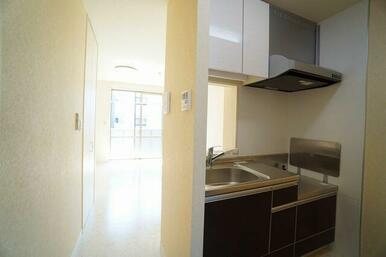 洋室＆キッチン