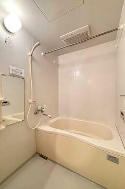 【浴室】追焚機能に加えて浴室乾燥暖房機つきです！！快適なバスタイムをお過ごしください☆