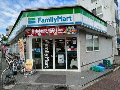 ファミリーマート　三軒茶屋駅前店