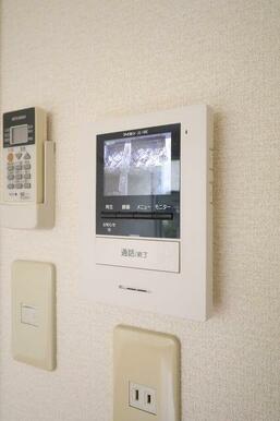 【設備】カラーＴＶモニターホン付きで急な来訪者にも安心です♪