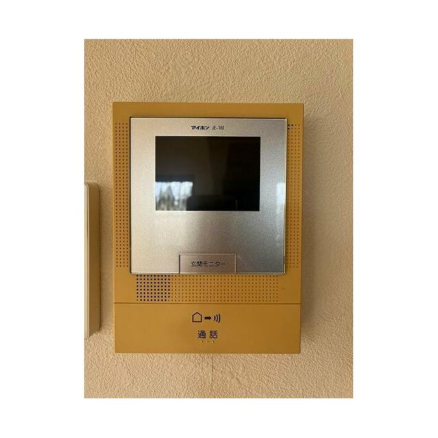 モニター付きインターホンがあるので安心です