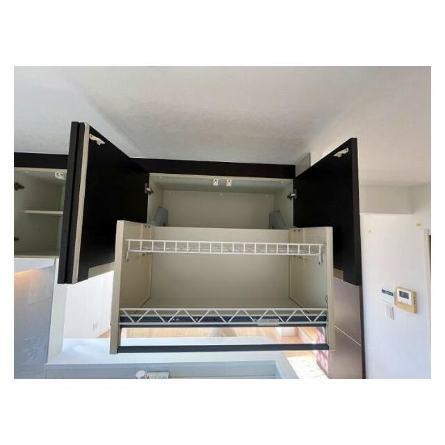 キッチン吊り戸棚ございます