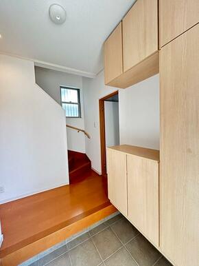 「玄関」シューズ収納付き