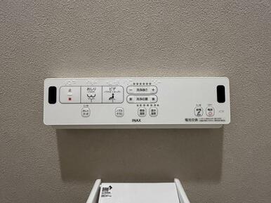 「トイレ」温水洗浄機能付き
