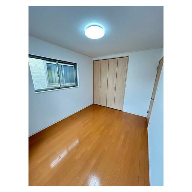 「洋室」2階北側洋室約6帖、クローゼット付き