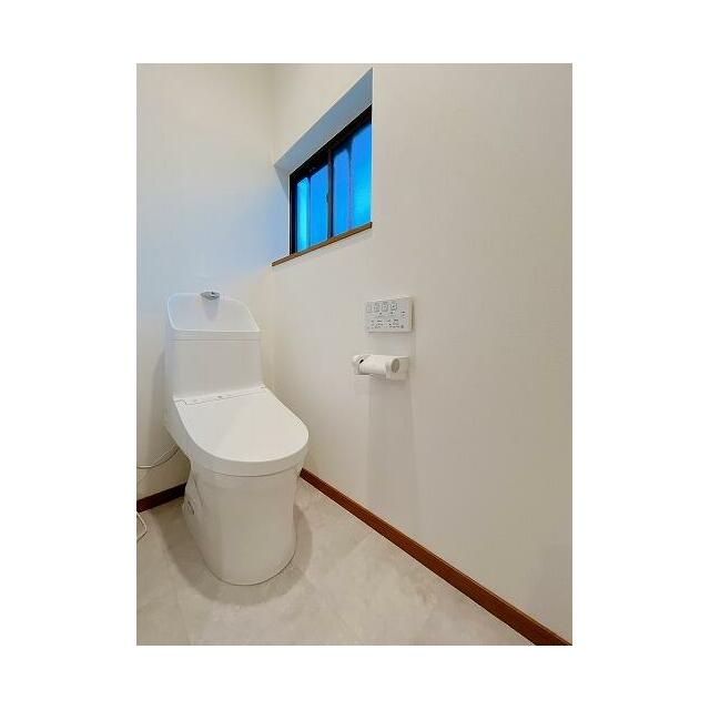 「2階トイレ」新品交換済です。