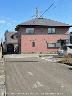 前面道路はむつ市道です。