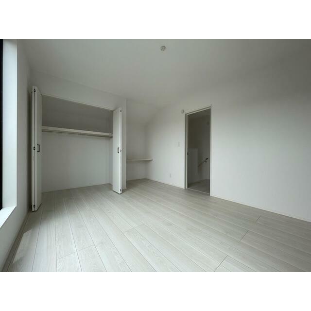 ２Ｆ主寝室は便利なカウンター付☆