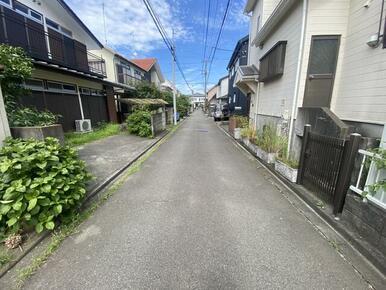 住宅街の為、車通りは少ないです。