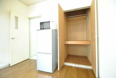 洋室にもクローゼットあります♪