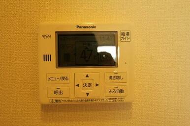 お風呂は追い焚き給湯になっております。ファミリーの方もカップルの方も時間差でゆっくり入浴することが…