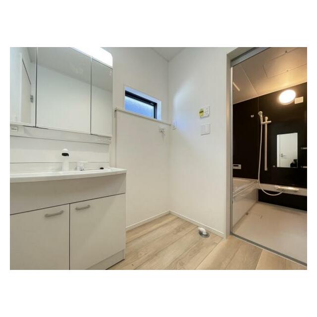 朝の準備・毎日の洗濯・帰宅後のお風呂と大活躍の洗面スペース