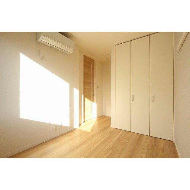 ５．０帖の洋室です。エアコンが付いております。