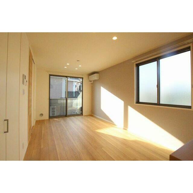 １３．４帖のＬＤＫになります。ＬＥＤダウンライト仕様、エアコン付になります。