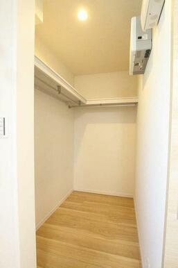 収納量豊富なウォークインクローゼットです。