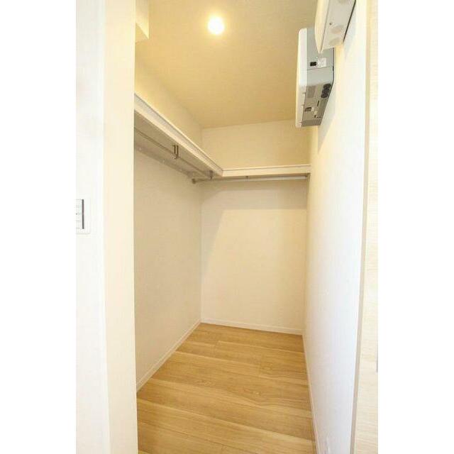 収納量豊富なウォークインクローゼットです。