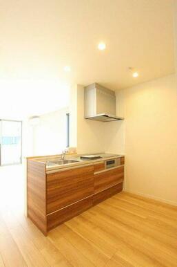 ３口ＩＨコンロ＋グリル付システムキッチンです。