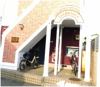 屋根のある自転車置き場です