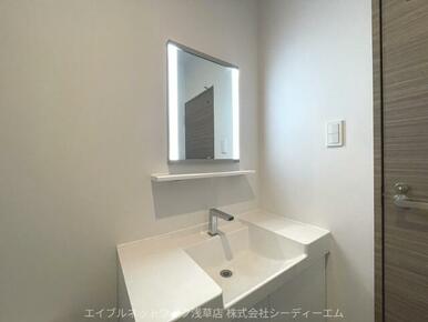 台が広く物が起きやすい！