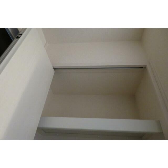 廊下にも収納付