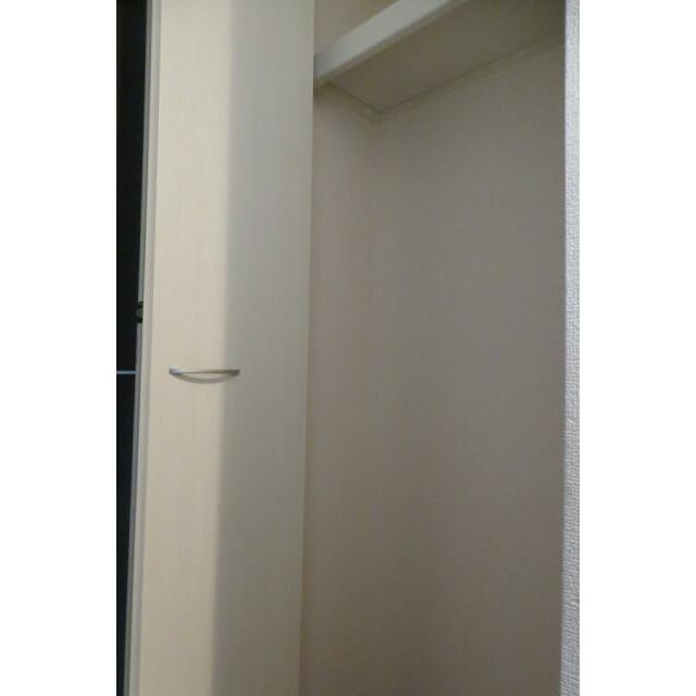 廊下にも収納付