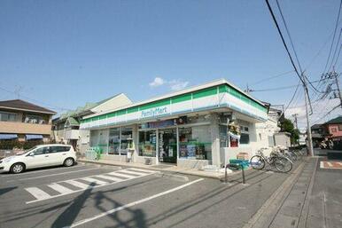 【コンビニ（２４ｈ）ファミリーマート】徒歩４分（２７０ｍ）急なお買い物も２４時間なら安心ですね！