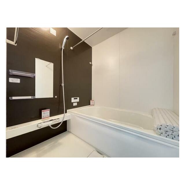 ゆったりと浸かれる1坪風呂を採用！1日の疲れを癒してくれる浴室は窓のある開放的な空間＾＾